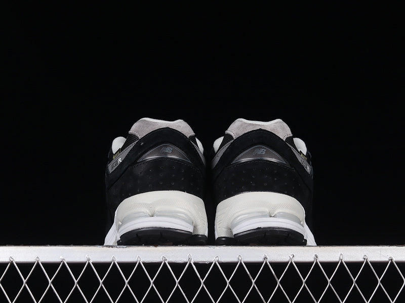New Balance 2002R Gore-Tex [M2002RXD]