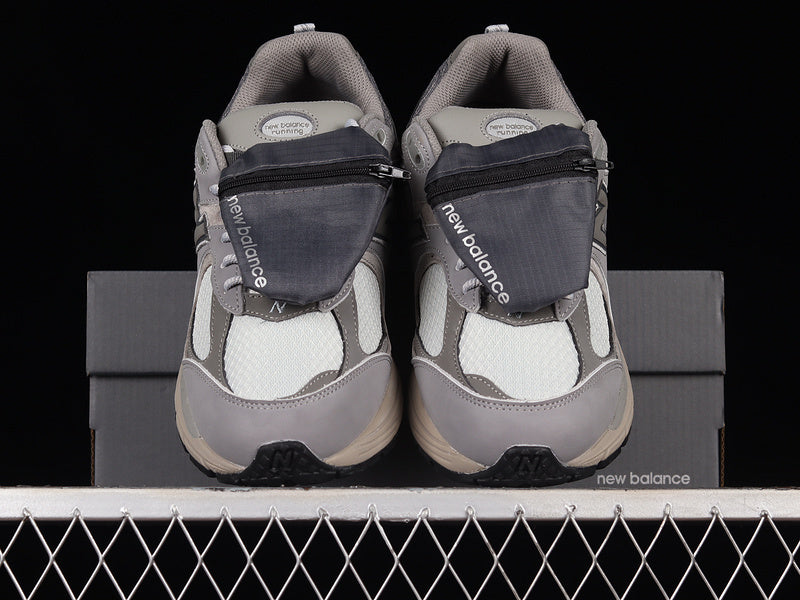 New Balance 2002R Pouch [M2002RVC]