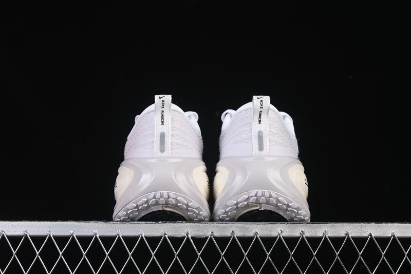 Nike Vomero Plus [IH2268-100]
