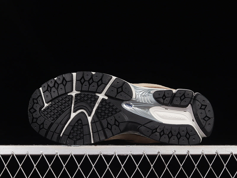 New Balance 2002R [ML2002R5]