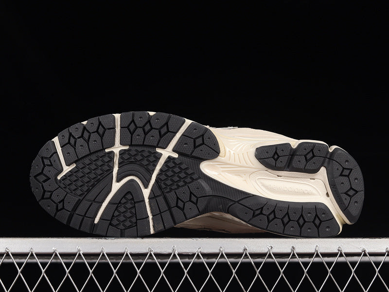 New Balance 2002R [M2002RCC]