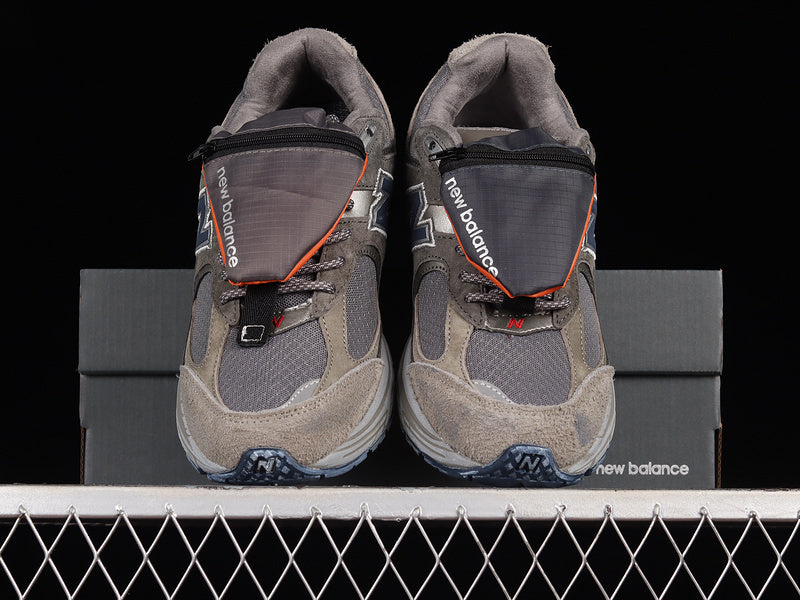 New Balance 2002R Pouch [M2002RVA]