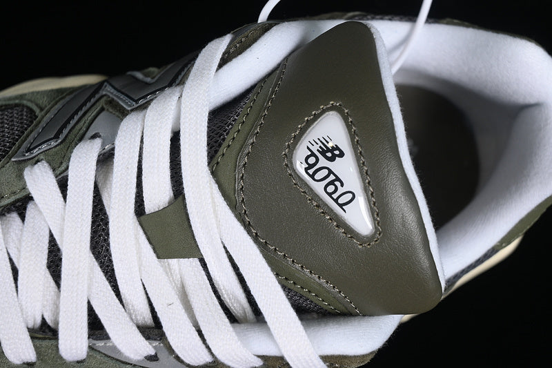 New Balance 9060 [U9060FOC]