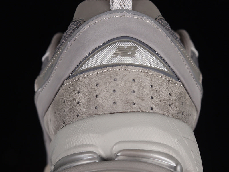 New Balance 2002R Pouch [M2002RVC]