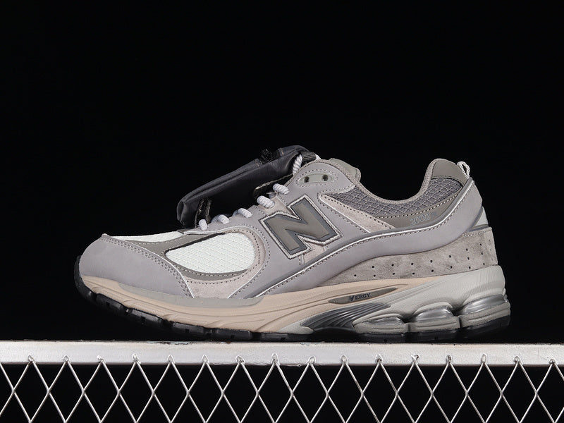 New Balance 2002R Pouch [M2002RVC]