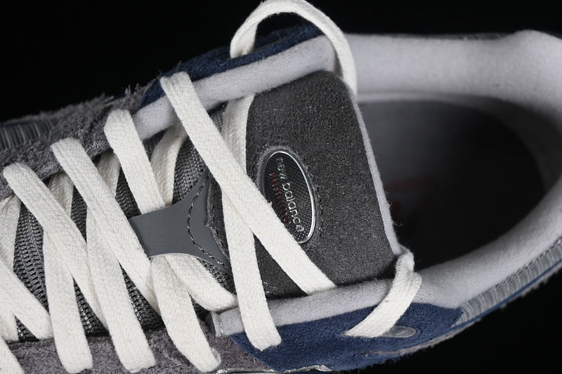 New Balance 2002R [M2002REL]
