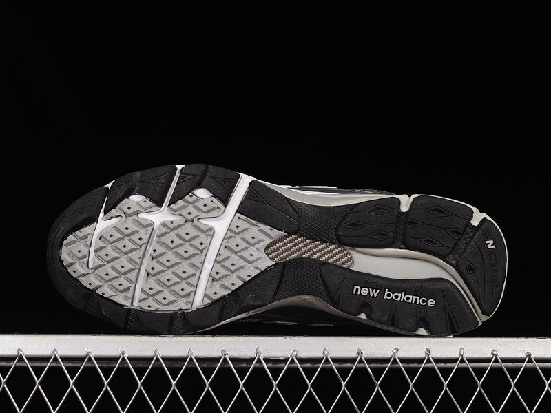 New Balance 990v3 [M990GJ3]