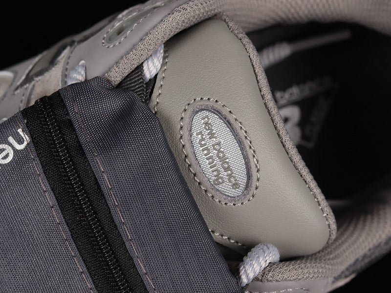 New Balance 2002R Pouch [M2002RVC]