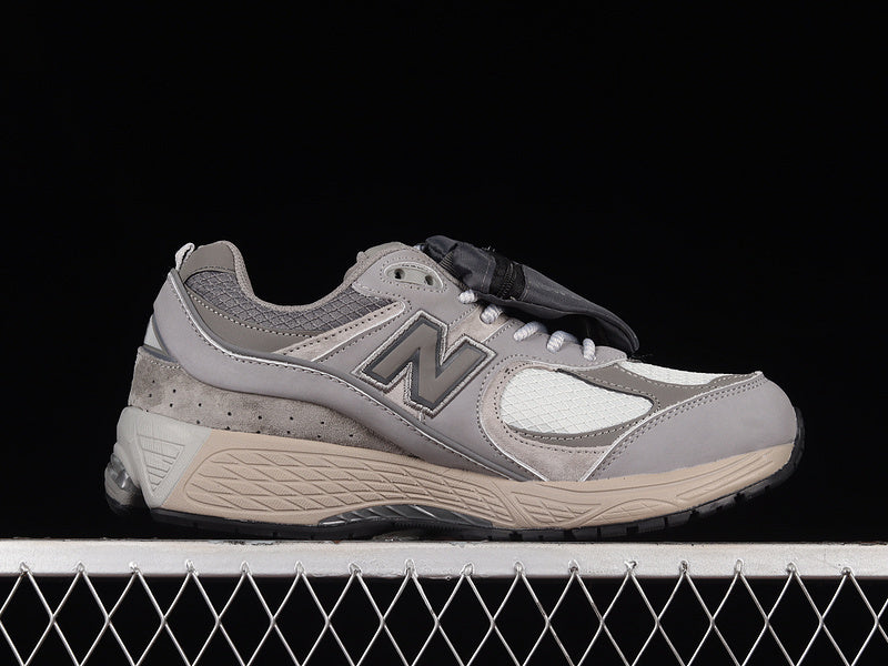 New Balance 2002R Pouch [M2002RVC]
