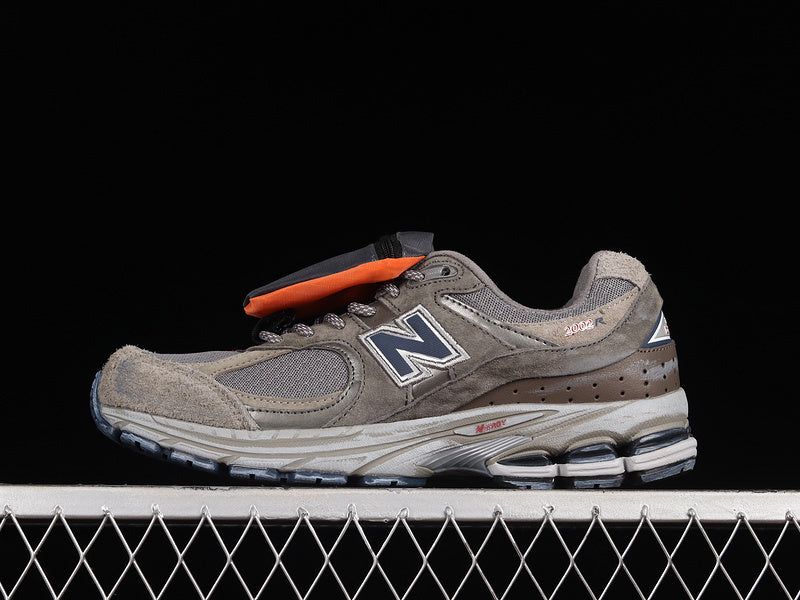 New Balance 2002R Pouch [M2002RVA]