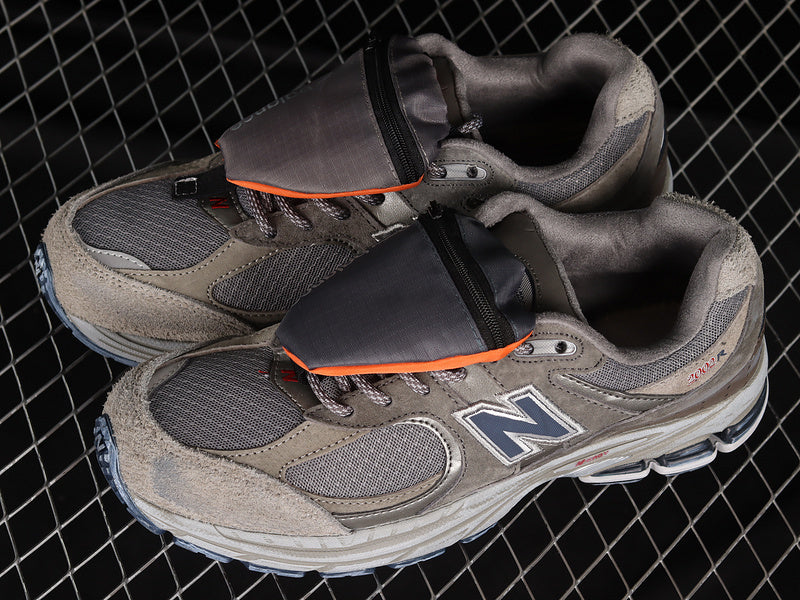 New Balance 2002R Pouch [M2002RVA]