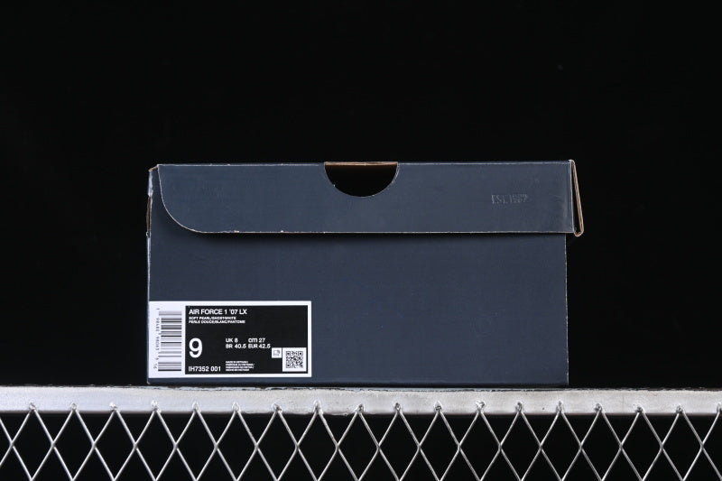 NIKE AIR FORCE 1 07 LOW