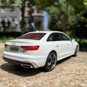 1:32 Audi A4