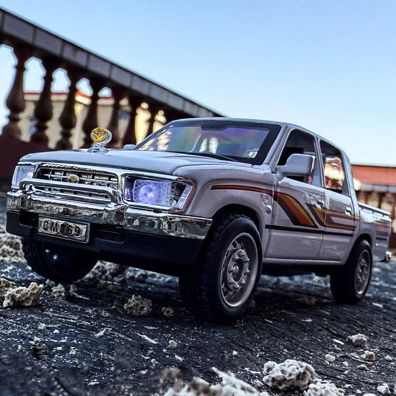 1:32 Toyota Hilux Pickup