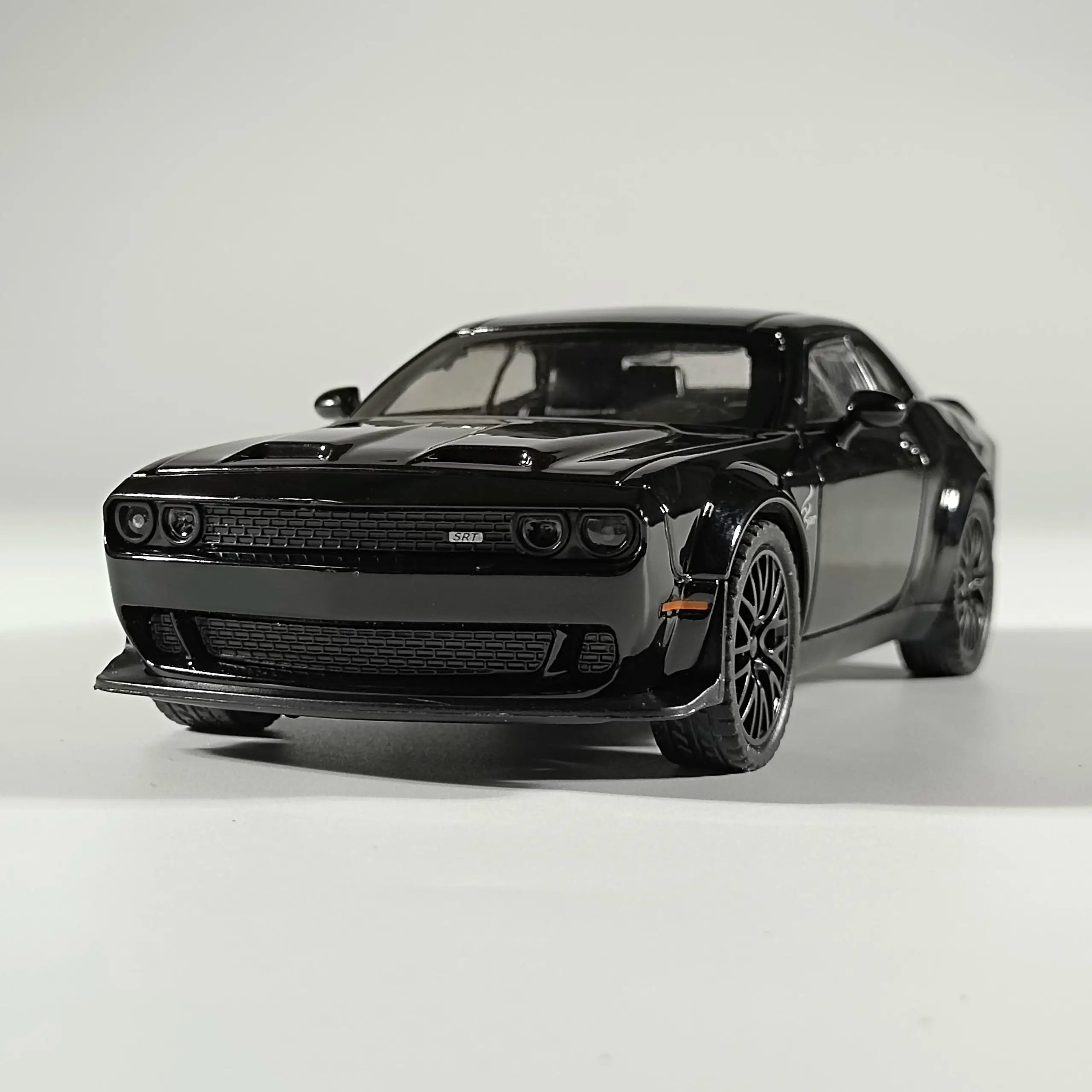1:32 Dodge Challenger Hellcat