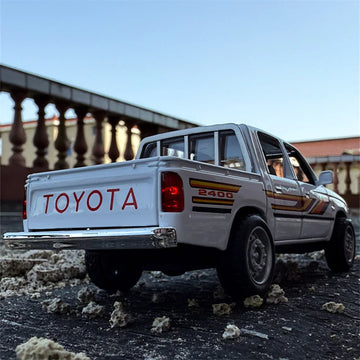 1:32 Toyota Hilux Pickup