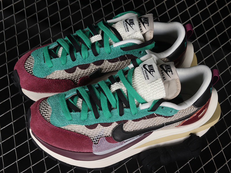 Nike x Sacai VaporWaffle [DD3035-200]