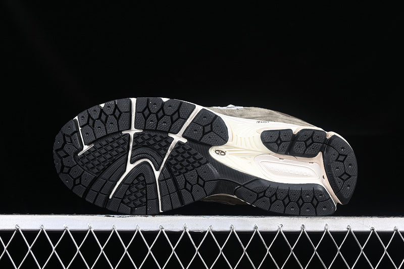 New Balance 2002R [M2002RHN]