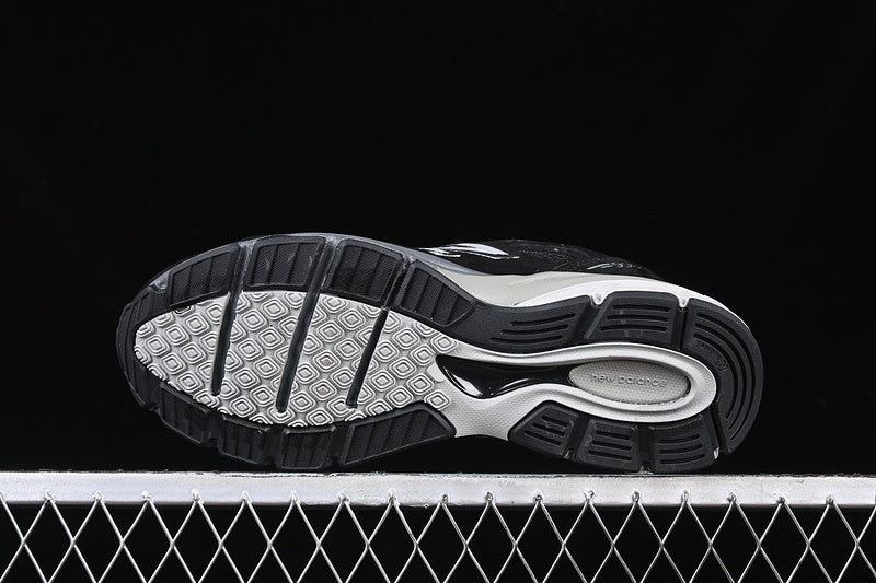 New Balance 990v4 [M990BK4]