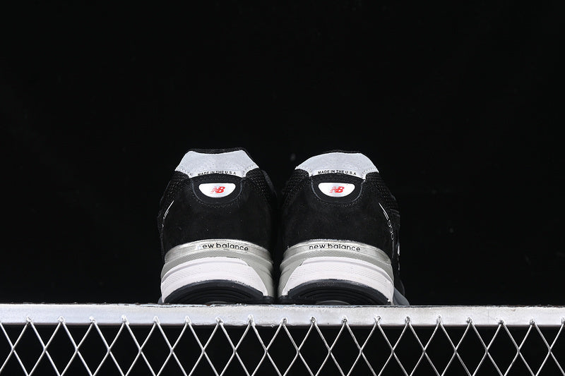 New Balance 990v4 [M990BK4]