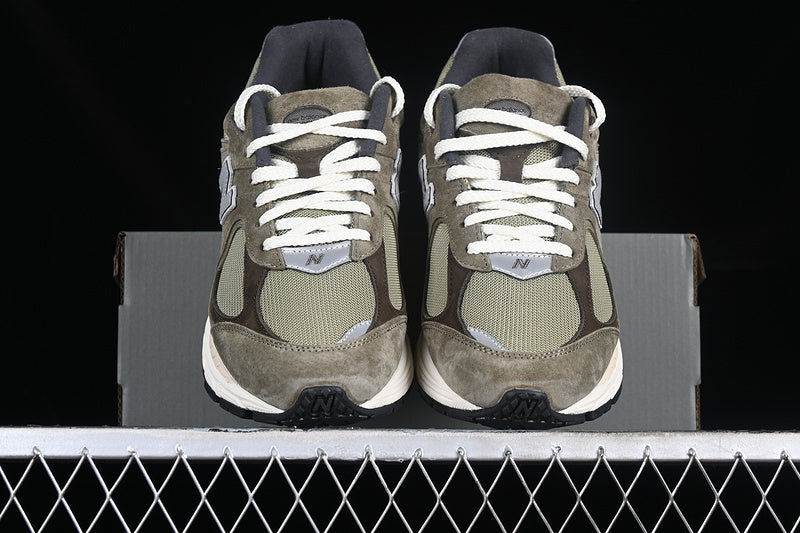 New Balance 2002R [M2002RHN]