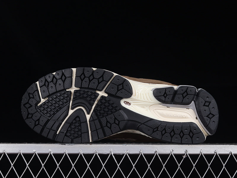 New Balance 2002R [M2002RHS]