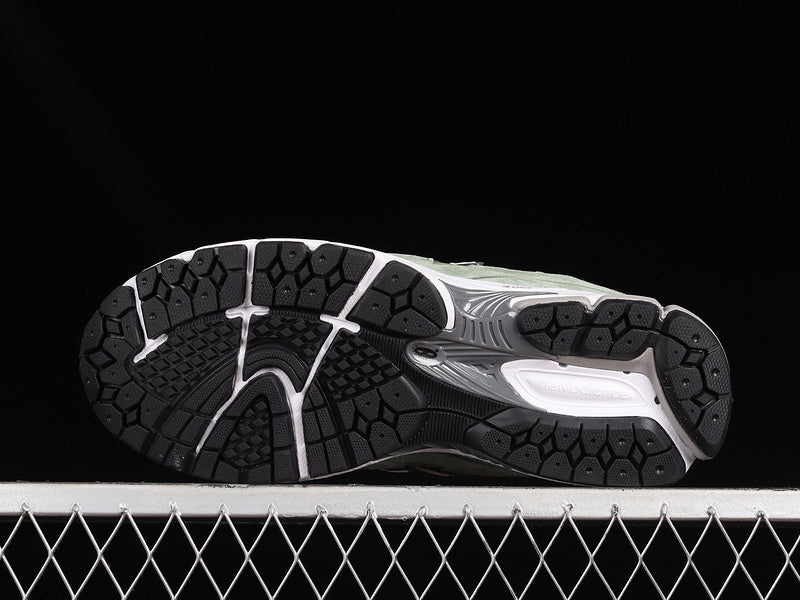 New Balance 2002R [ML2002RG1]