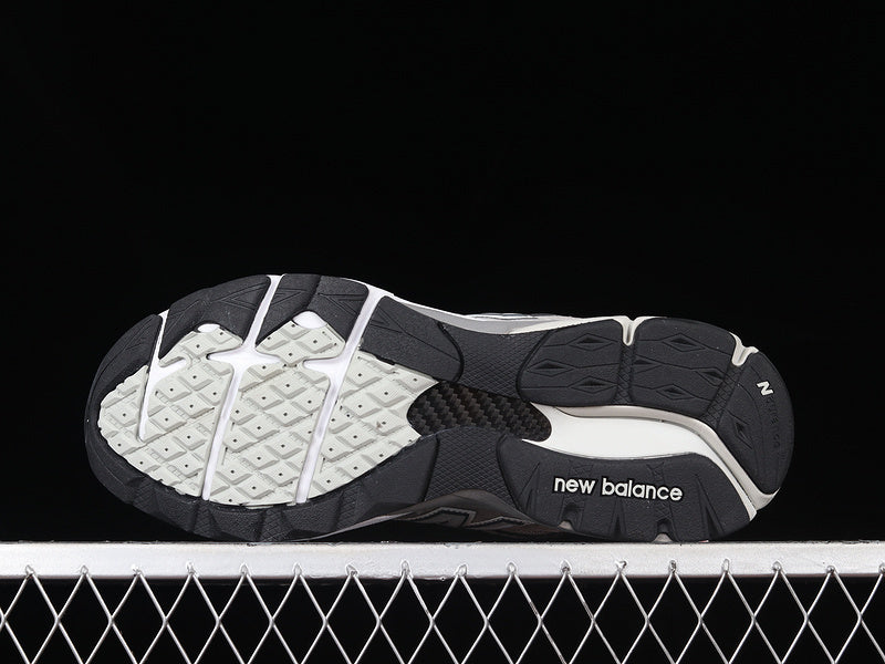 New Balance 990v3 [M990GY3]