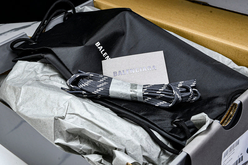 Balenciaga 6XL Sneaker [W2MV29511]