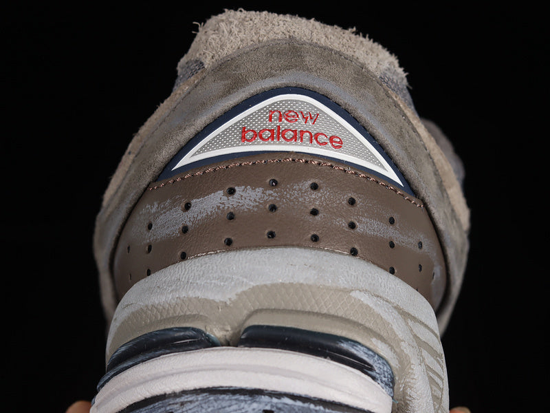 New Balance 2002R Pouch [M2002RVA]