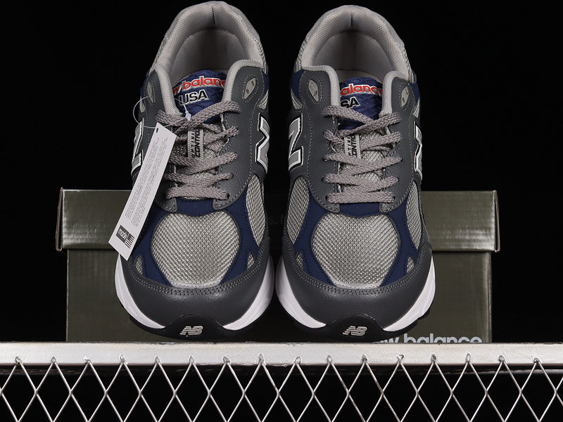New Balance 990v3 [M990GJ3]