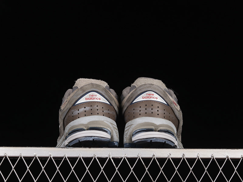 New Balance 2002R Pouch [M2002RVA]