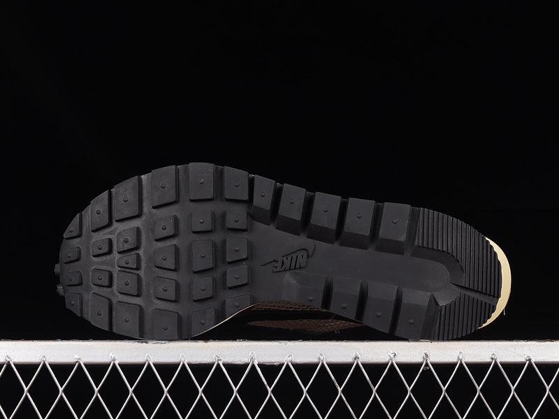 Nike x Sacai VaporWaffle [DD3035-200]