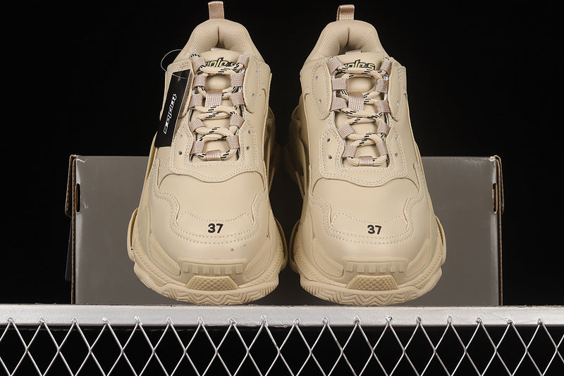 Balenciaga Triple S Sneaker [W2FW14561]