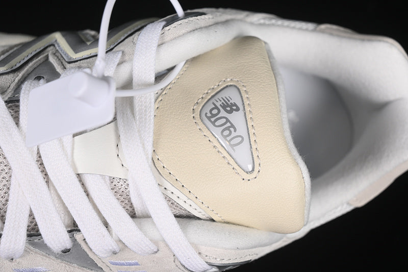 New Balance 9060 [U9060WHT]